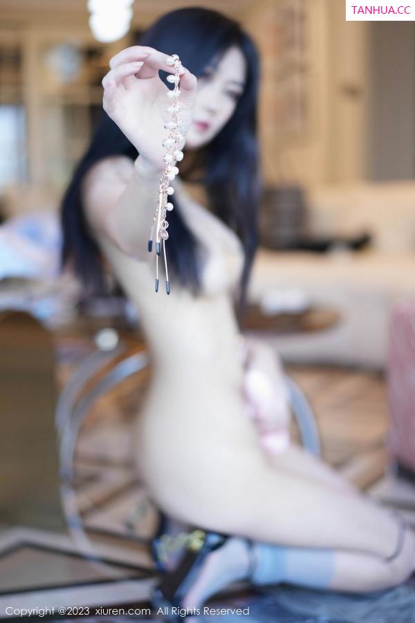 laura阿姣  [XiuRen]高清写真图 2023.06.15 No.6922 laura阿姣 美腿丝袜第70张图片